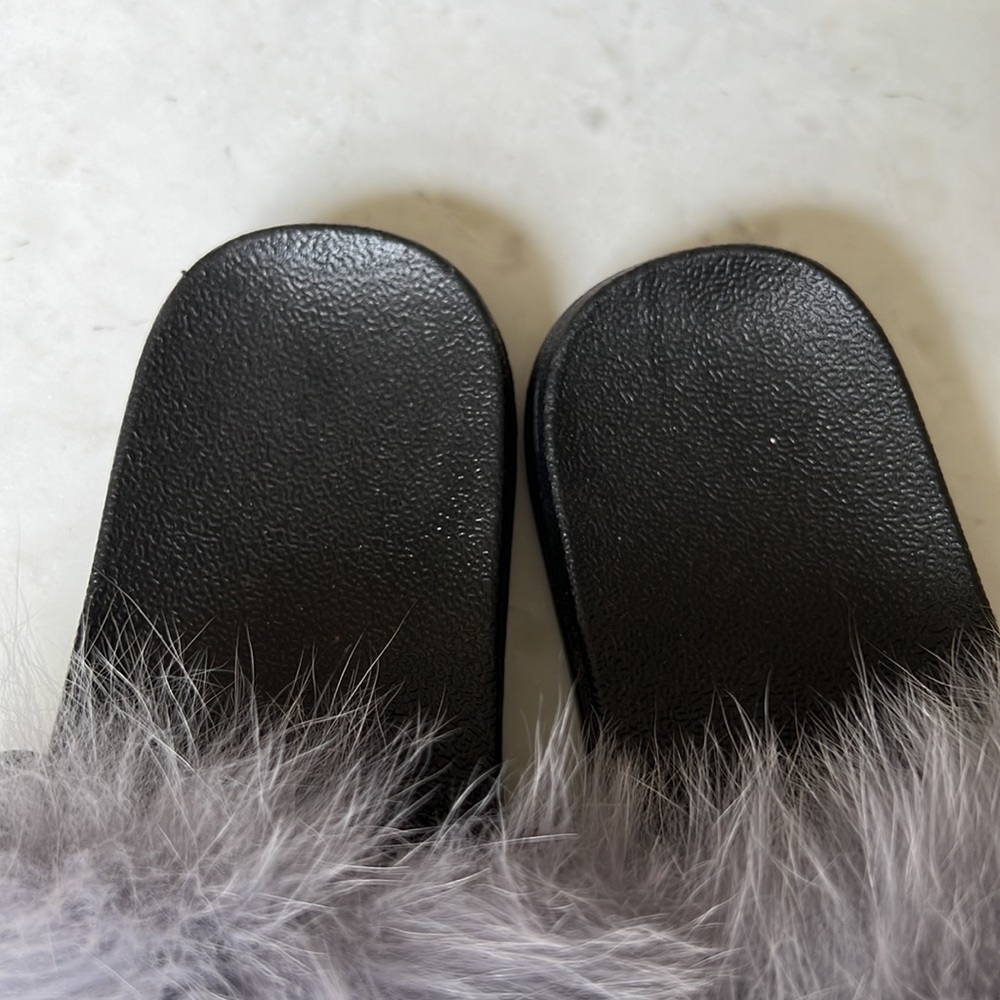 Fur flip-flops 💜. Size 6 - Picture 6 of 8
